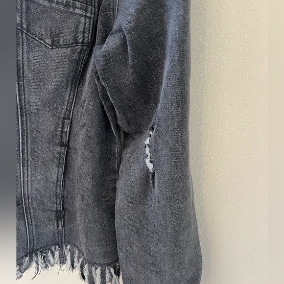 NWOT Distressed Jean Jacket Women’s Small - Picture 5 of 7
